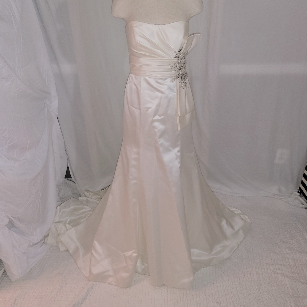 NWOT Casablanca Imperial Gown - Wedding Dress - Ivory/Champagne